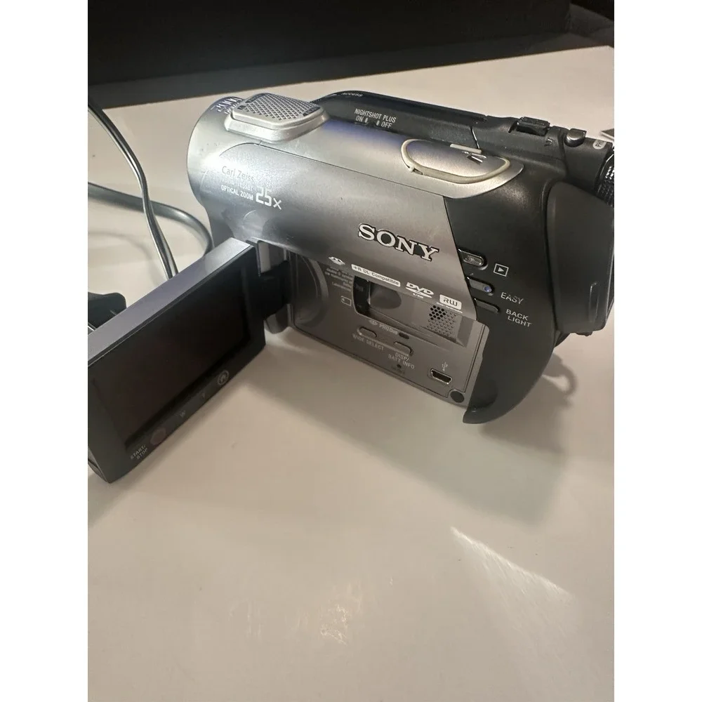Sony DCR-DVD308 Camcorder HandyCam 25X MegaPixel Optical Zoom UNTESTED W/ Memory